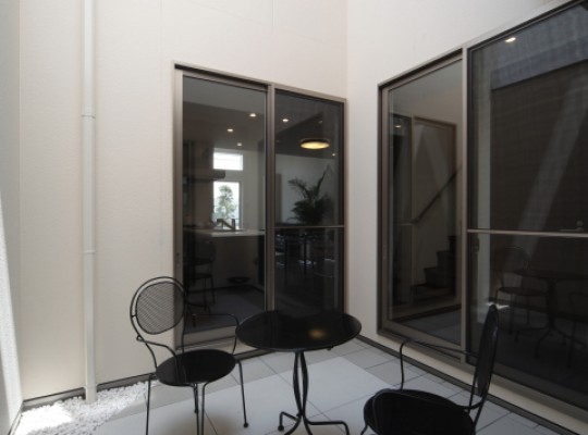 キッチンと中庭(パティオ)のつながり