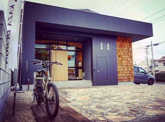 新社屋にパパチャリ到着