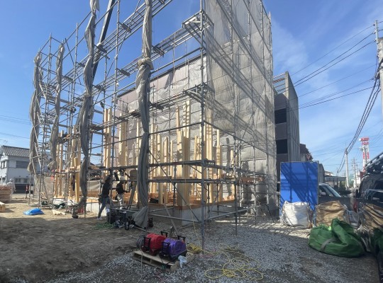 5月初旬「ウインドヒルズ庄内通駅~ホームシネマを楽しむ中二階の家~」上棟致しました。
