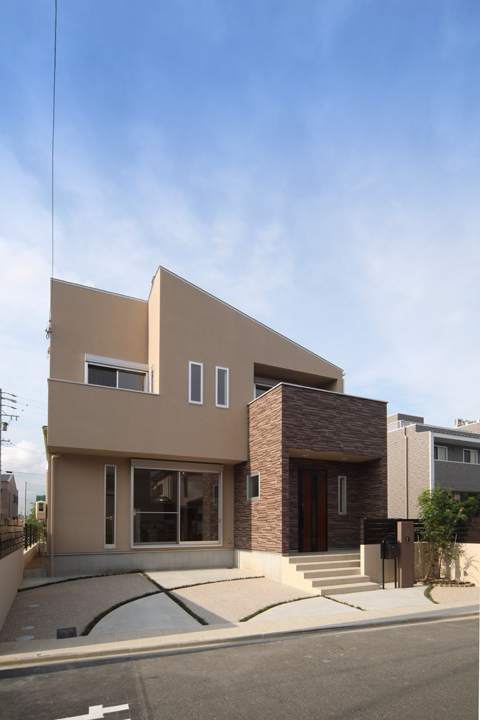 ナラ材で自然を感じる住まい