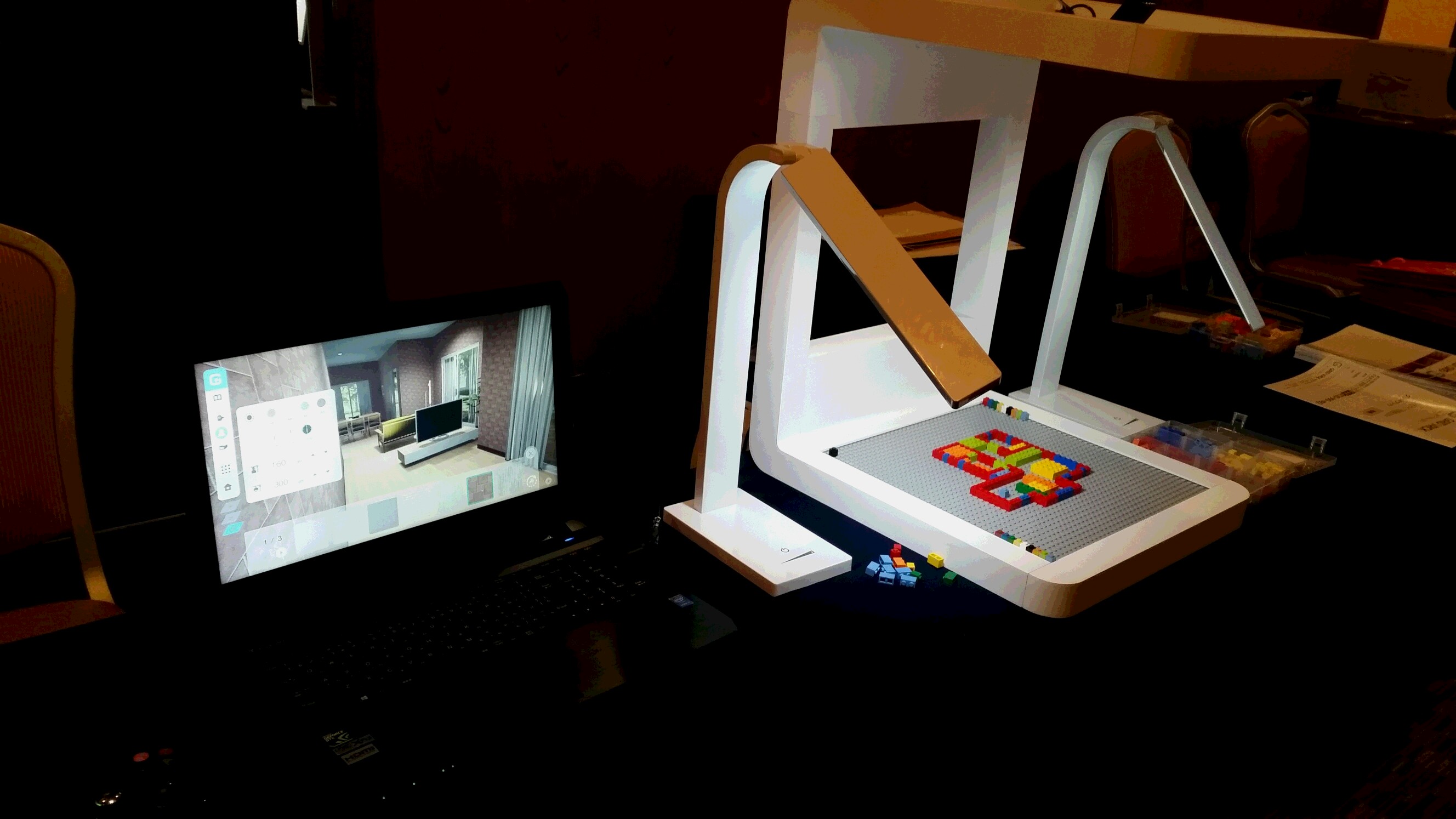 おもちゃのブロックを組み合わせて３Ｄ空間を体験。