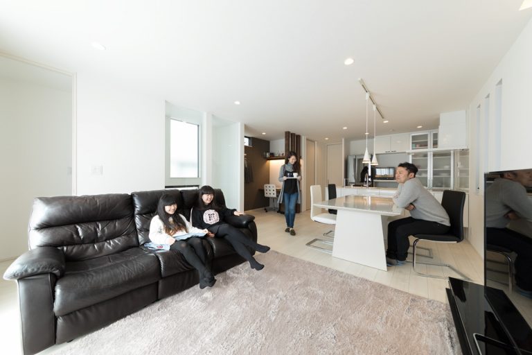 二階リビングの家