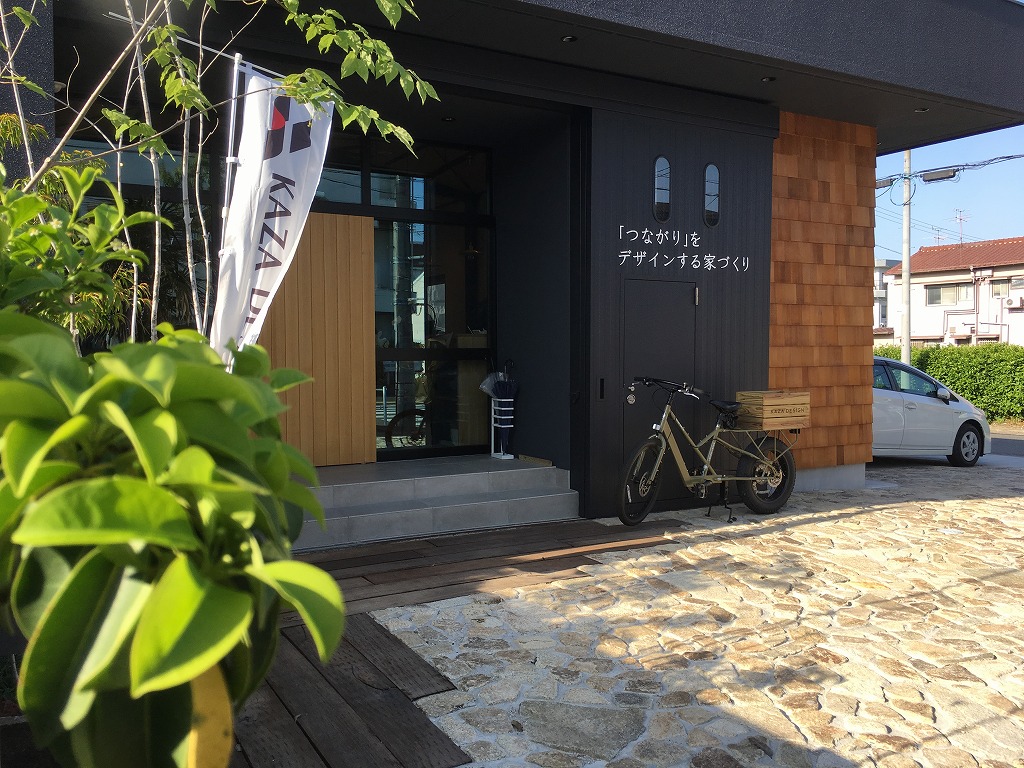 KAZA DESIGN中村店看板完成間もなく。