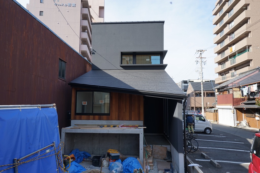 中村区注文住宅「ナナメに飛び出す庇のあるオフィス」完成間近