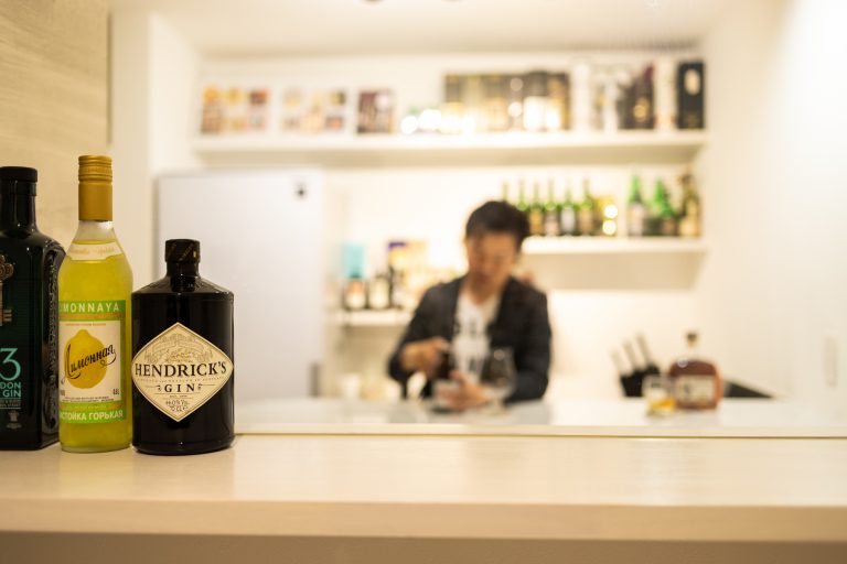 玄関横に作ったこだわりのBARがお気に入りです！！