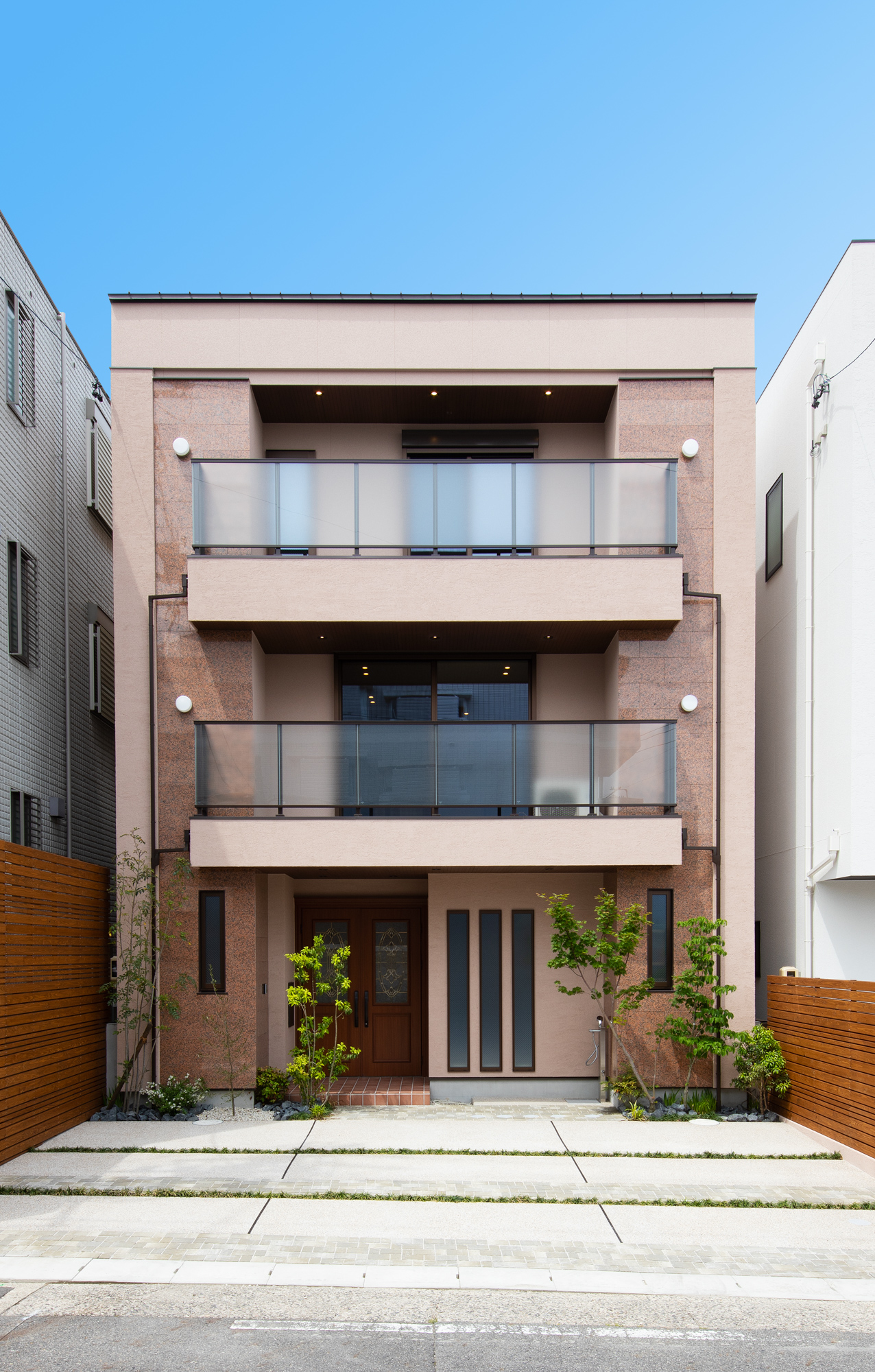 Retro  Modern Luxury House