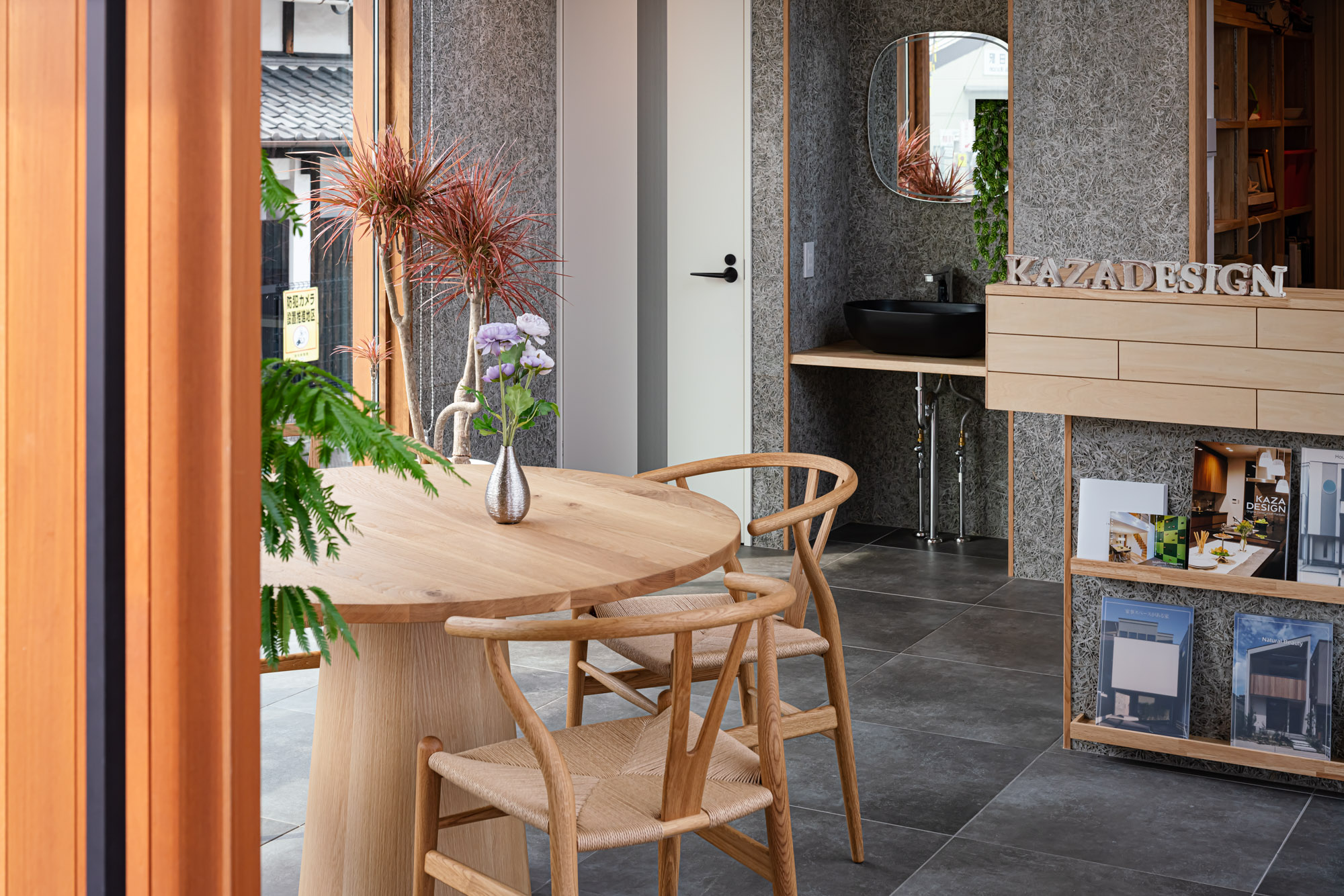 KAZA DESIGN中川本社のエントランス