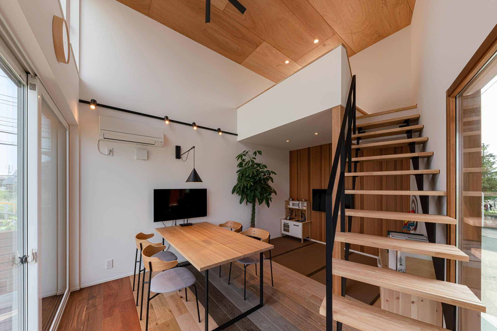 KAZA DESIGN中川本社のエントランス