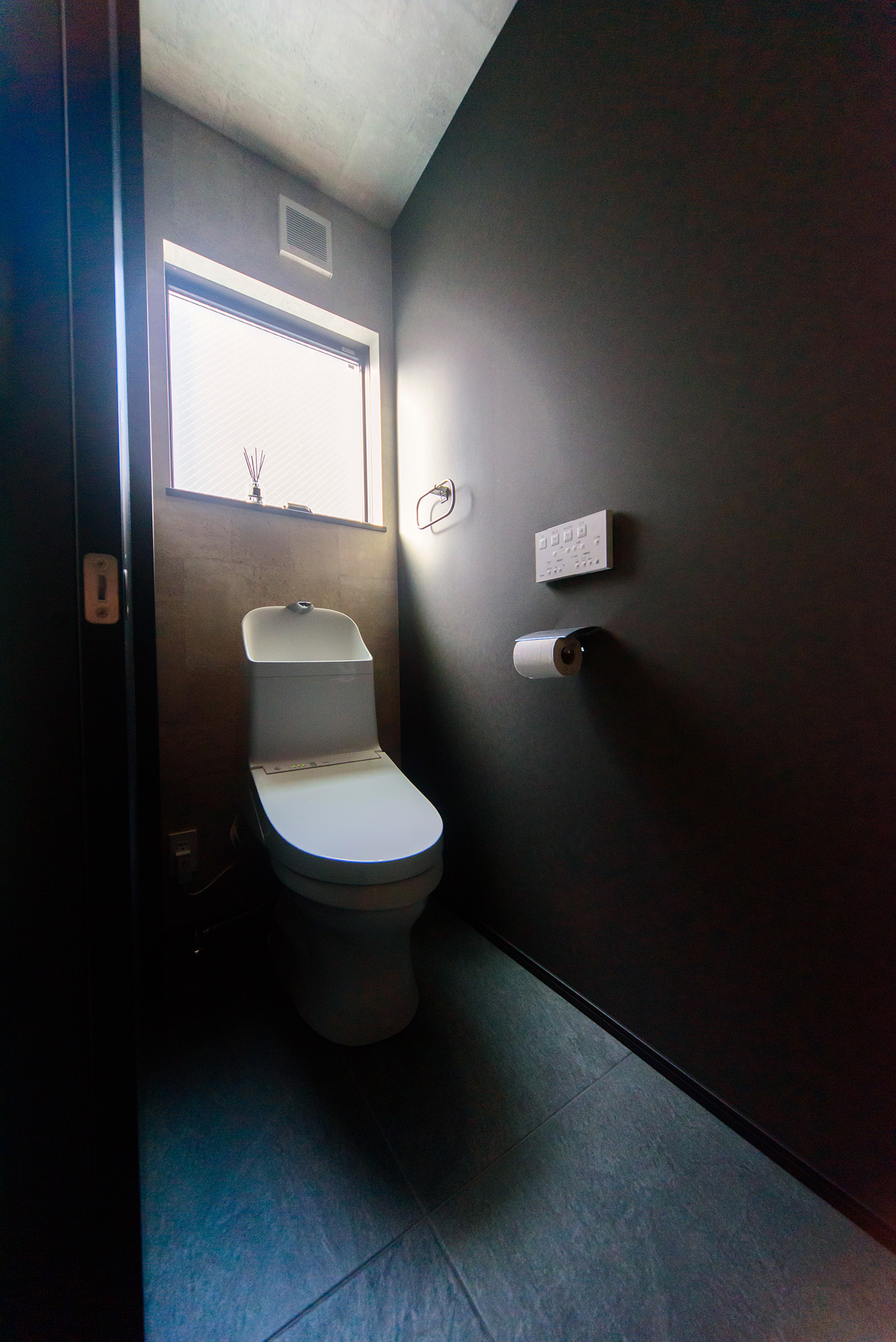 トイレ　TOTO　ZJ2　手洗いありクロス　壁　シンコール　BB9449　天井　シンコール　BB94...