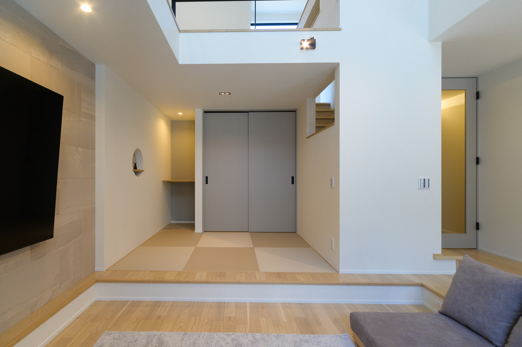畳：ダイケン　清流　灰桜色建具：パナソニック　ベリティス