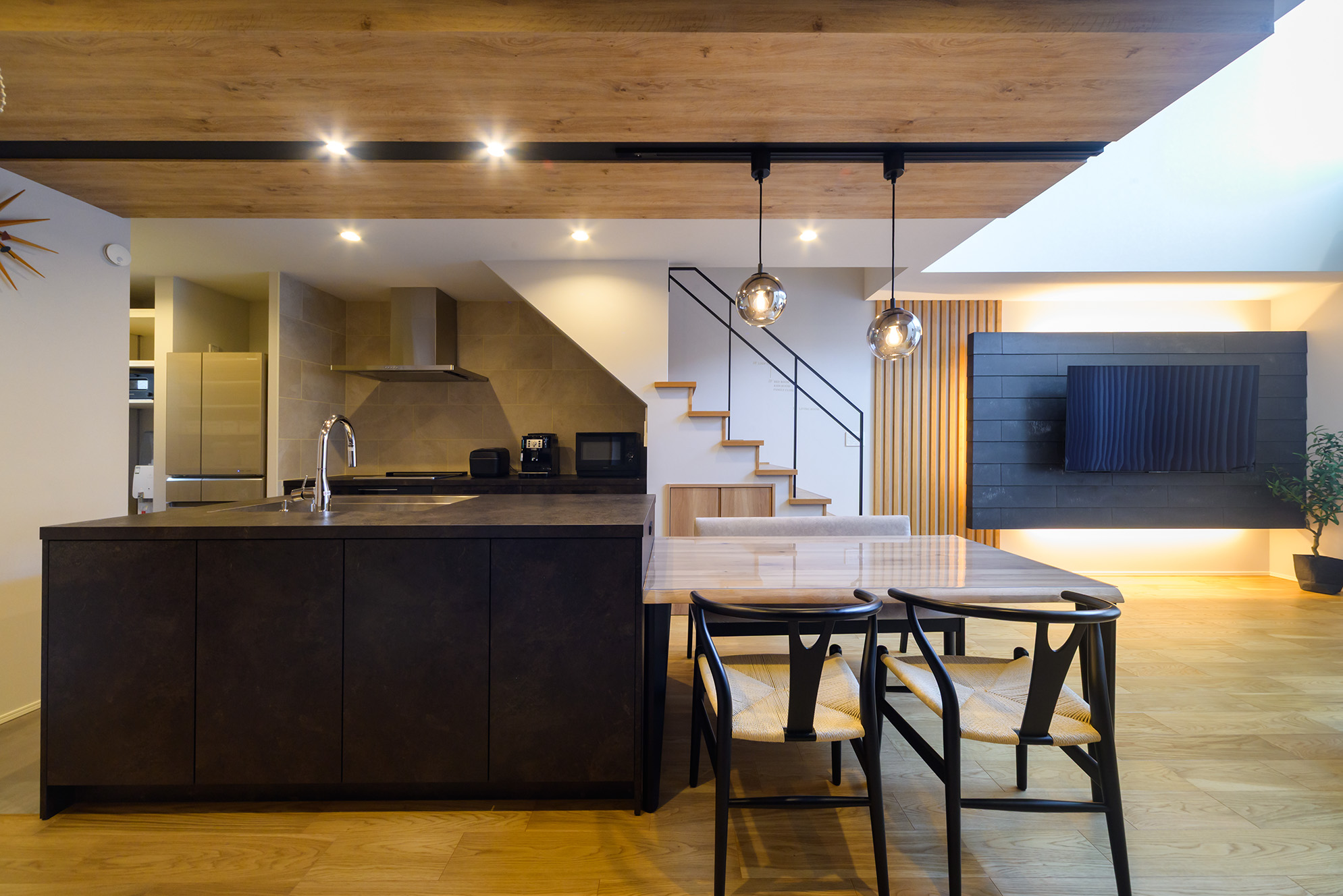 光溢れるナチュラルモダンな家