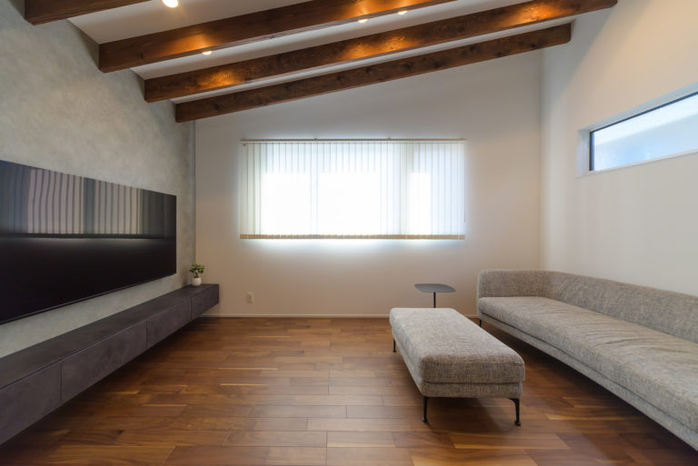 デザインと広がりを感じる登り梁の家