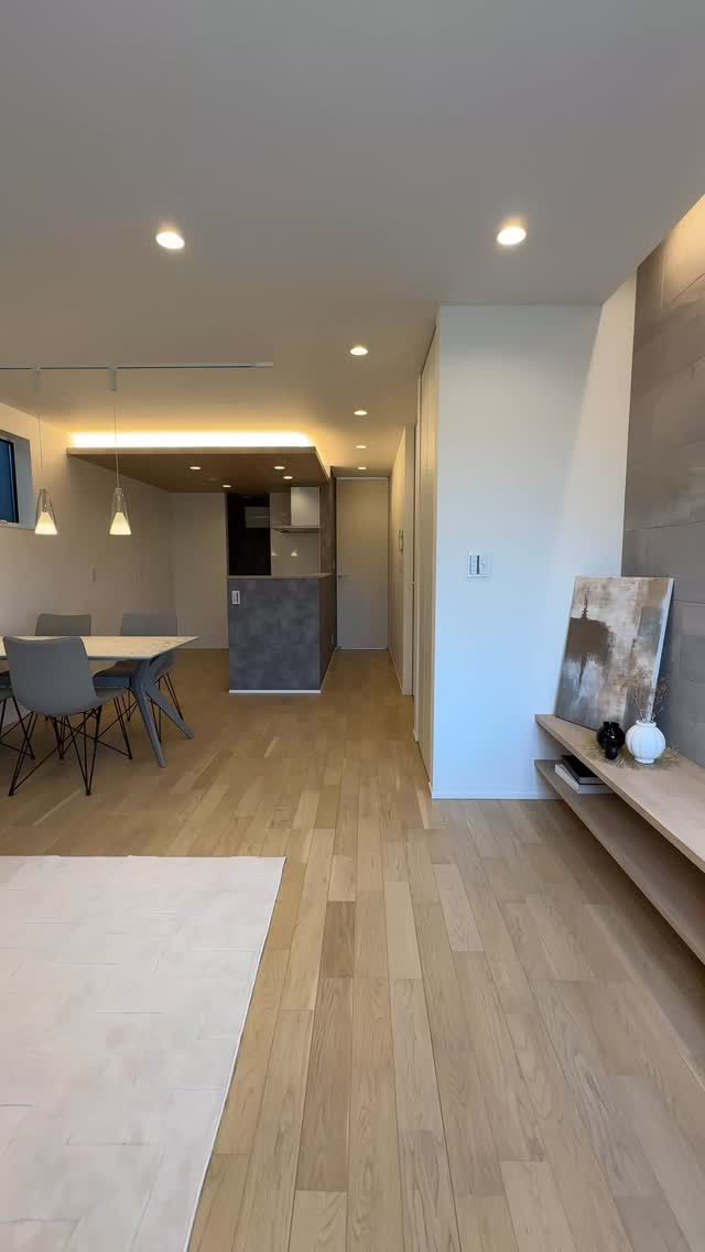 GW見学受付中！
Open for Tours — Golden Week

GW中は現地にてスタッフが待機しております！

📍中川区愛知町

お問い合わせはプロフィールのリンクから🔗
@kazadesign__ 

家づくりをご検討中の方はもちろん、
建築・デザイン・インテリアにご興味のある方も、
お気軽にご相談ください。

-———————————

つながりをデザインする
My two natures had memory in common.

KAZADESIGNは名古屋市を中心に、⼟地探しから設計・施工まで一貫して⼿がける住宅設計会社です。
“⾃分たちらしさ”と“デザイン性”を両立し、細部まで美意識の行き届いた空間を形にします。

-—————

📍名古屋市を中心に、愛知県内で対応中
📩 モデルハウス見学・施工事例はプロフィールのリンクから

株式会社三晃不動産　KAZA DESIGN
🏢名古屋市中川区戸田五丁目133番地
📞052-301-5252

#KAZADESIGN #カザデザイン #デザイン住宅 #ルームツアー #roomtour